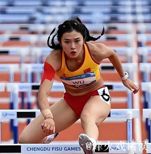 女子100米栏决赛：吴艳妮夺冠！林雨薇摔倒获第3